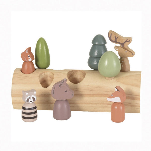 FOREST ANIMALS IN A LOG