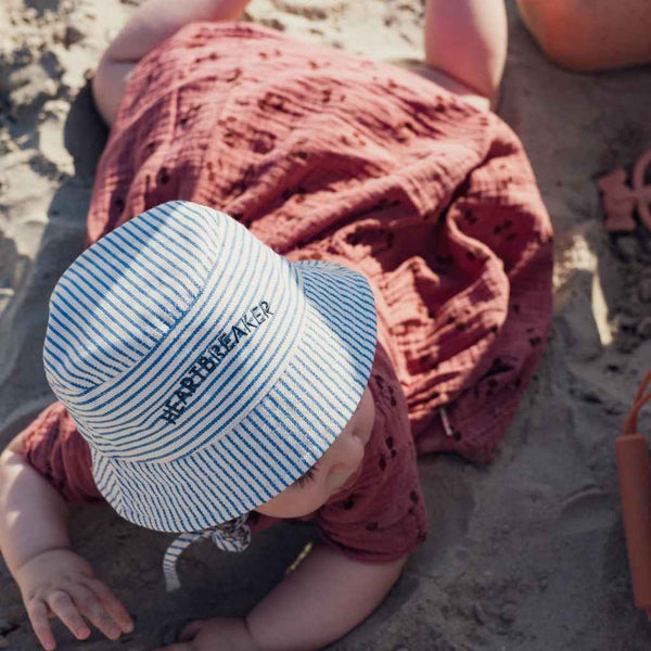 Heartbreaker bucket hat