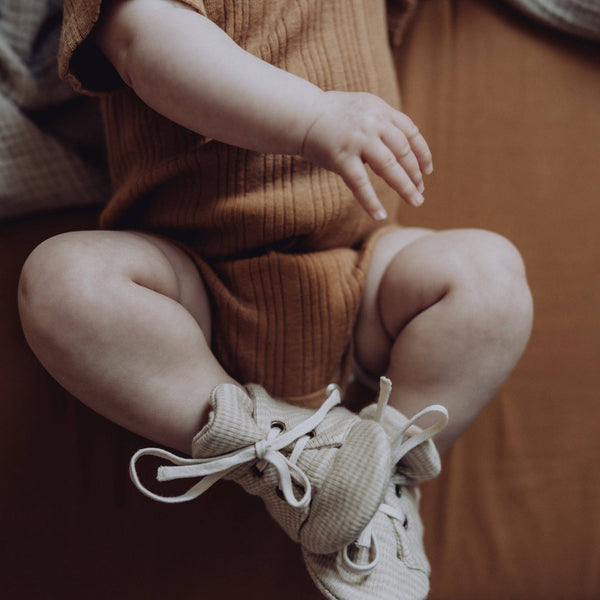 Babyschuhe mit Rippmuster aus Wolle - Oat Stripe