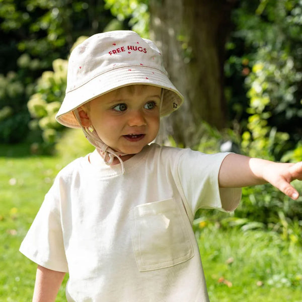 Free Hugs bucket hat